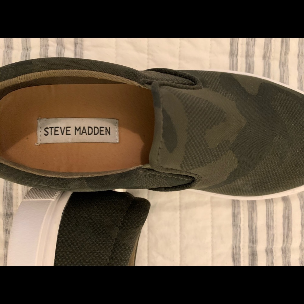 Steve Madden camo slides